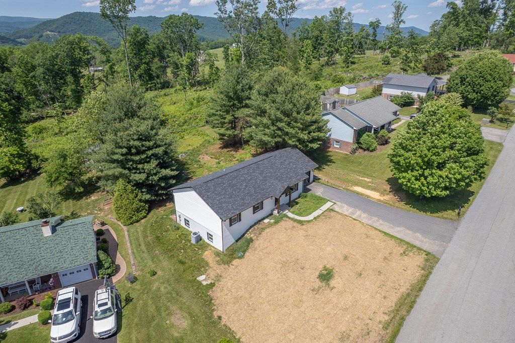 Photo of 20 Cove Hills Lane, Wytheville, VA 24382 (MLS # 110385)