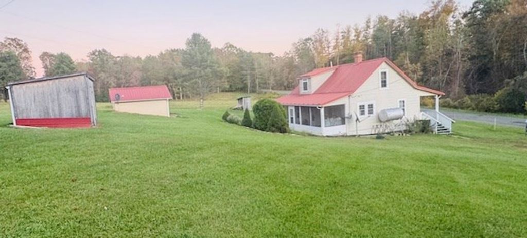Photo of 548 Hunters Ridge Rd, Dugspur, VA 24325 (MLS # 110585)