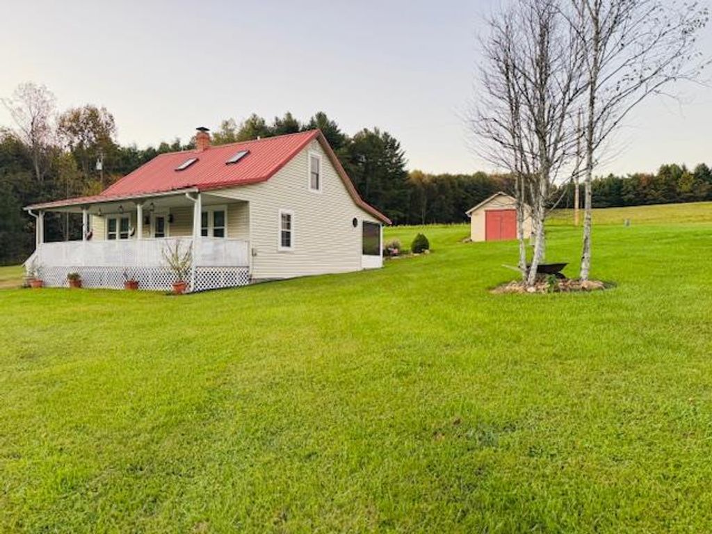 Photo of 548 Hunters Ridge Rd, Dugspur, VA 24325 (MLS # 110585)
