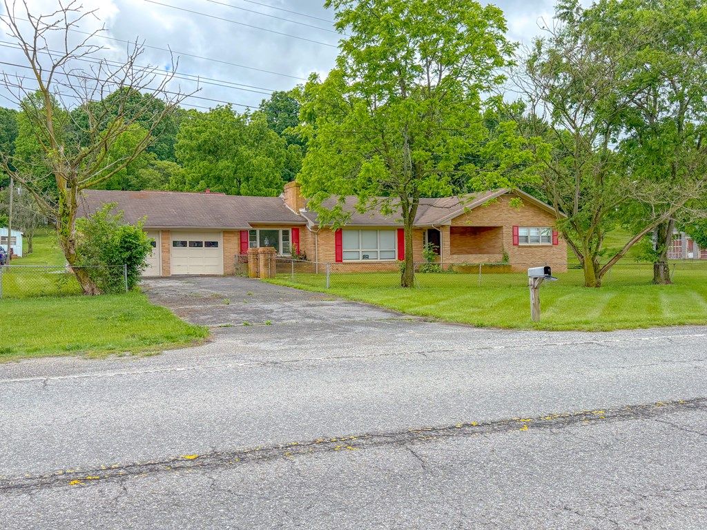 Photo of 134 Needmore St, Wytheville, VA 24382 (MLS # 110301)