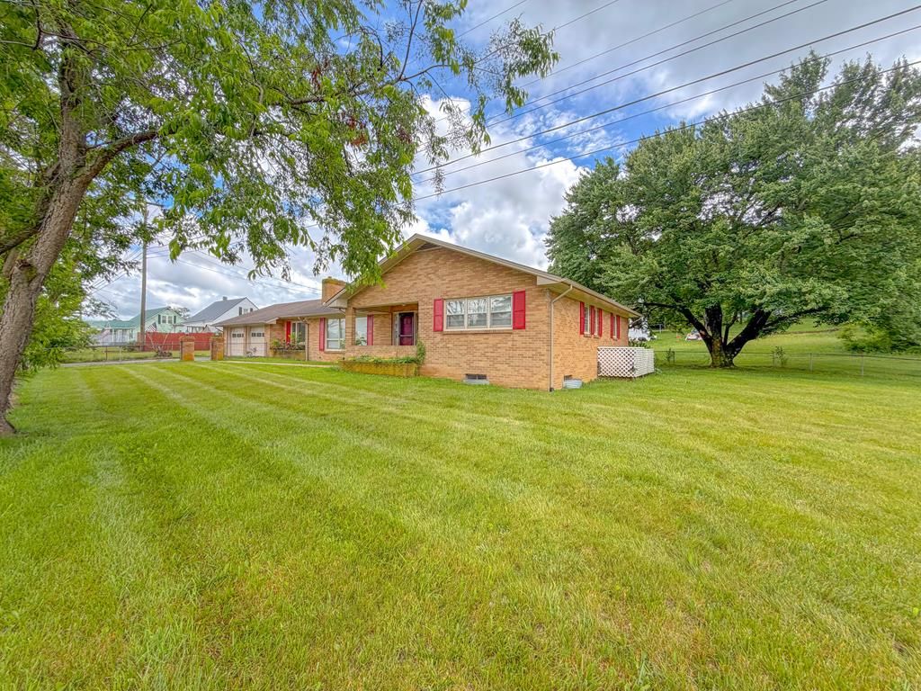 Photo of 134 Needmore St, Wytheville, VA 24382 (MLS # 110301)
