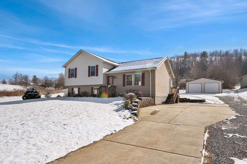 Photo of 289 Whispering Pines Rd, Max Meadows, VA 24382 (MLS # 104348)