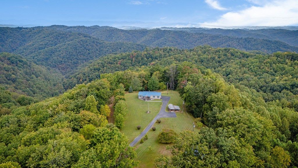 Photo of 392 Elbert Ramsey Road, Clinchco, VA 24226 (MLS # 103521)