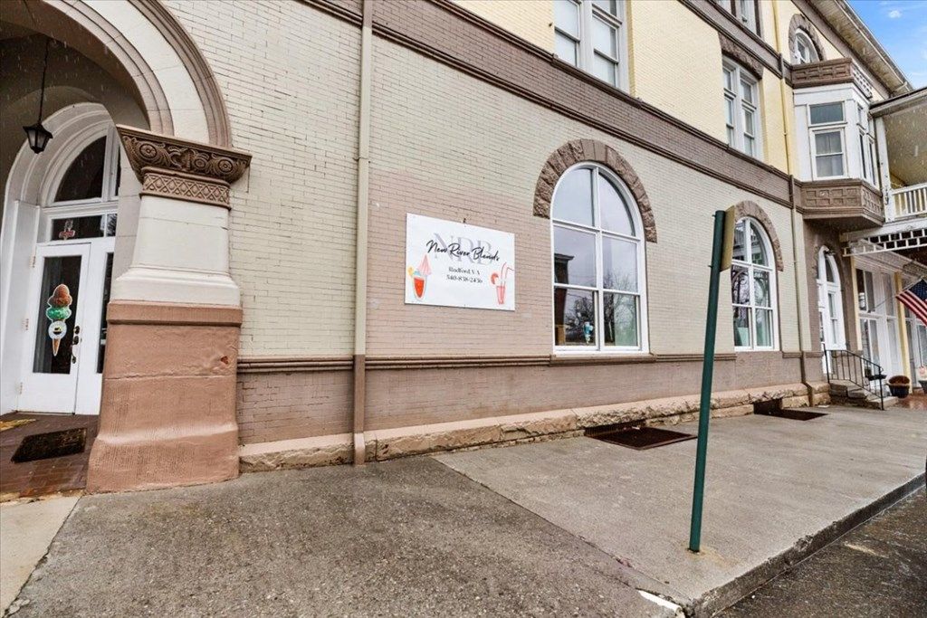 Photo of 301 W Main Street, Radford, VA 24141 (MLS # 105895)