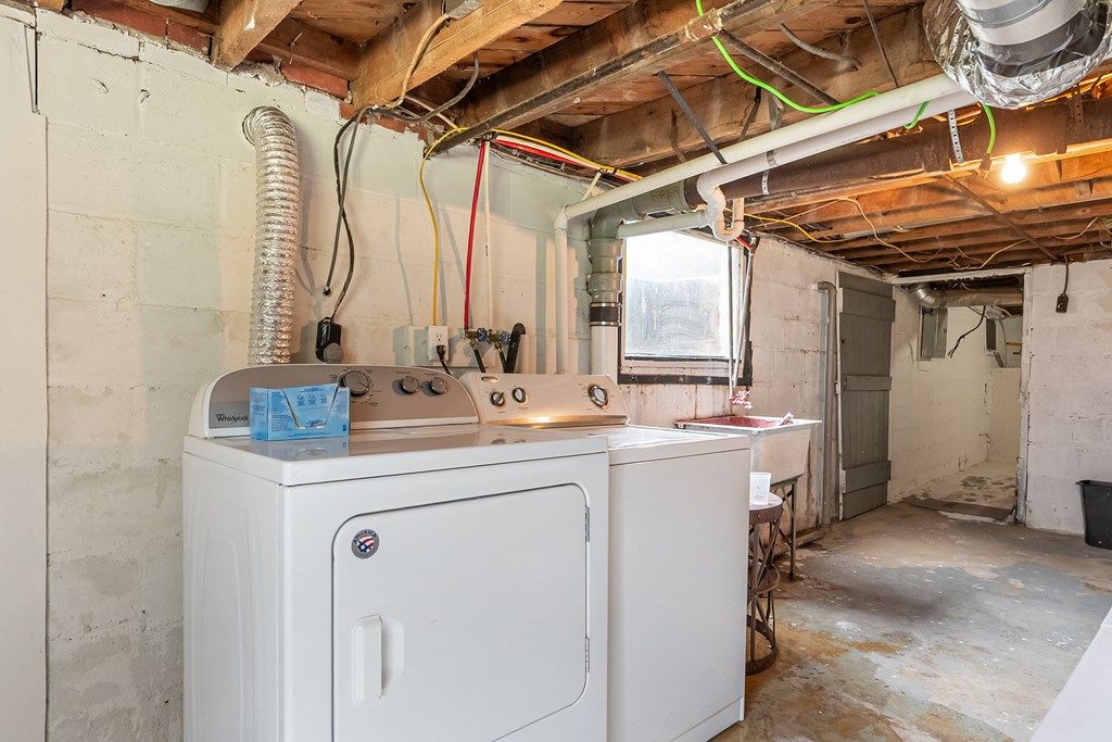 Wytheville, Virginia 24382, United States, 4 Bedrooms Bedrooms, ,2 BathroomsBathrooms,Residential,Active,170510