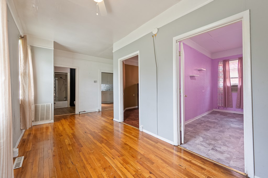 Wytheville, Virginia 24382, United States, 4 Bedrooms Bedrooms, ,2 BathroomsBathrooms,Residential,Active,170510