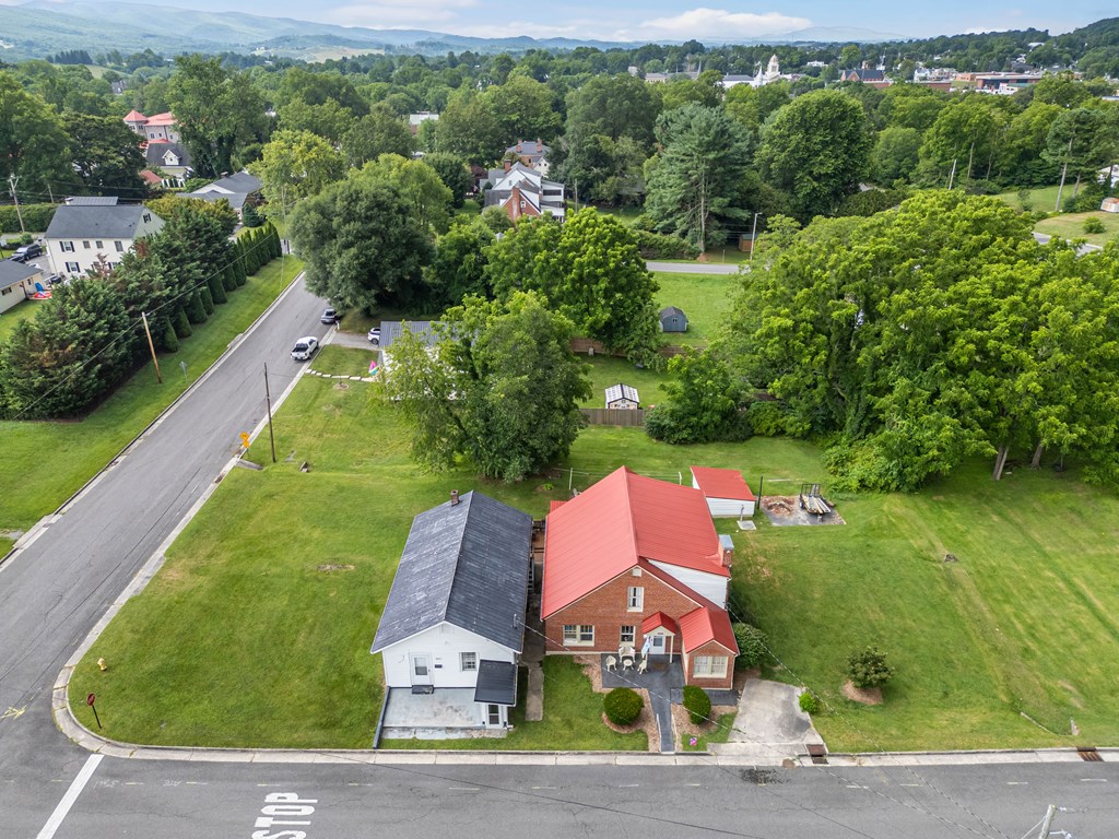 Wytheville, Virginia 24382, United States, 4 Bedrooms Bedrooms, ,2 BathroomsBathrooms,Residential,Active,170510
