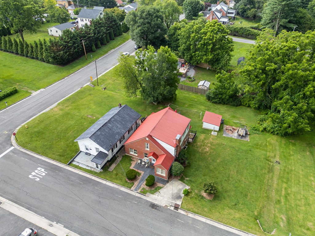 Wytheville, Virginia 24382, United States, 4 Bedrooms Bedrooms, ,2 BathroomsBathrooms,Residential,Active,170510