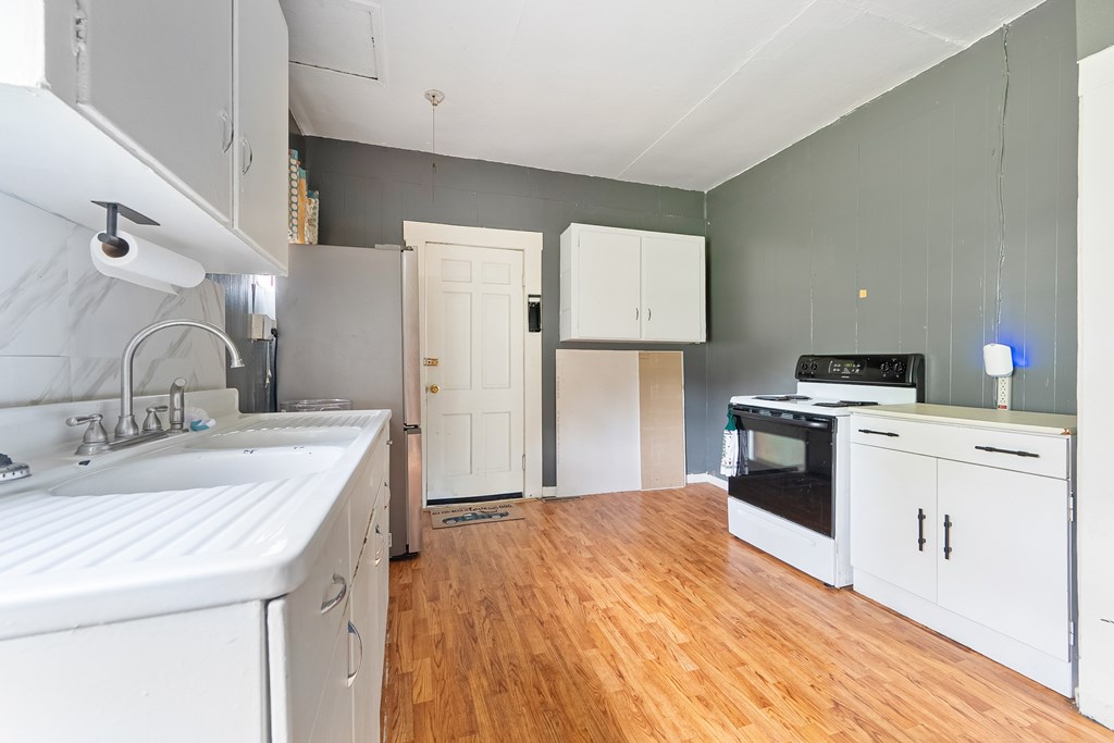 Wytheville, Virginia 24382, United States, 4 Bedrooms Bedrooms, ,2 BathroomsBathrooms,Residential,Active,170510