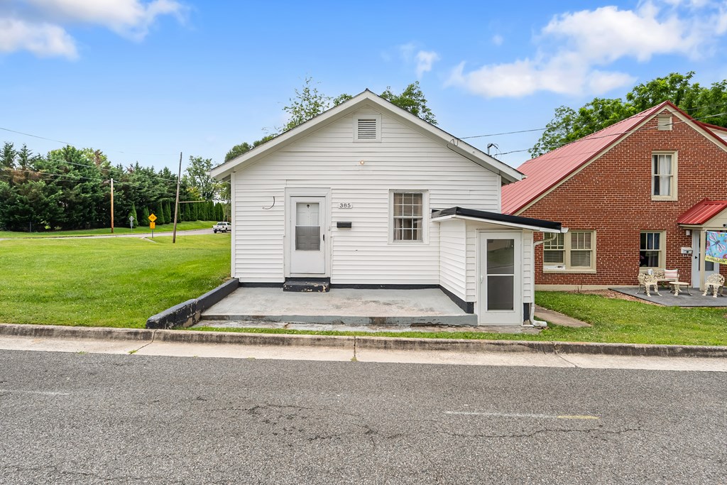 Wytheville, Virginia 24382, United States, 4 Bedrooms Bedrooms, ,2 BathroomsBathrooms,Residential,Active,170510