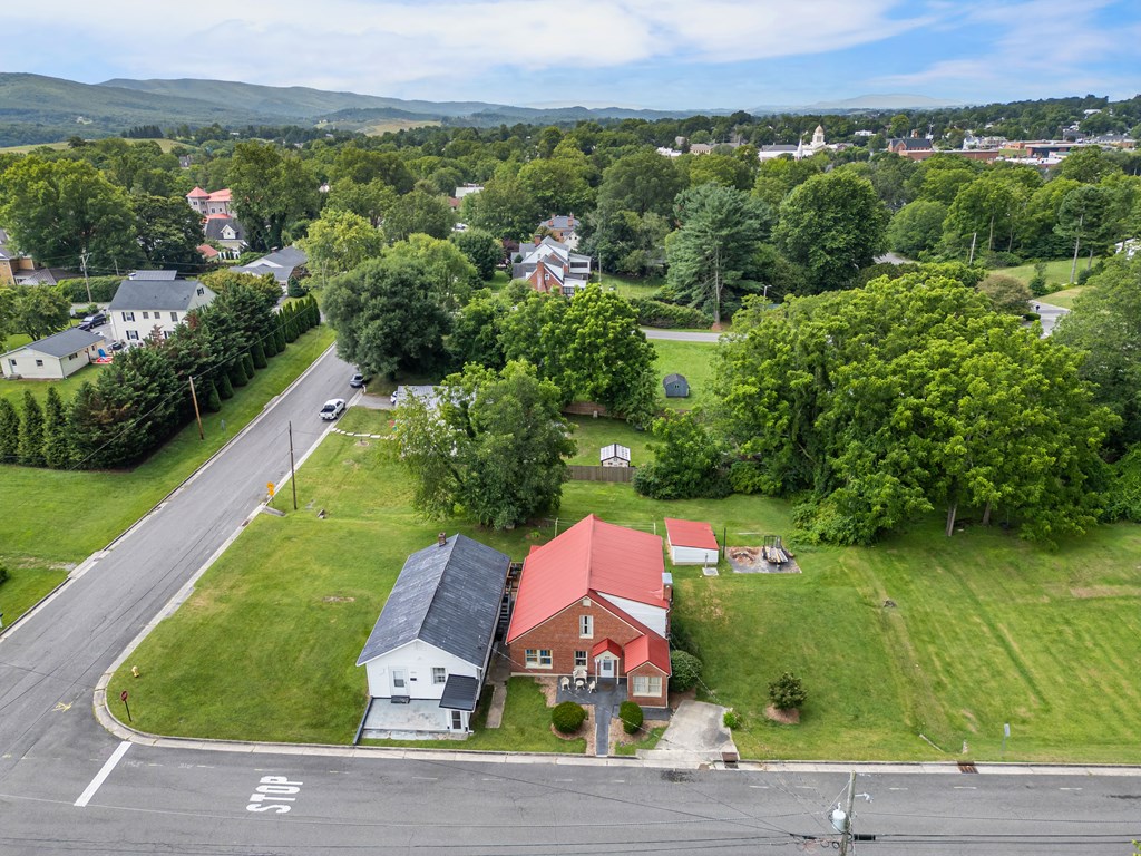 Wytheville, Virginia 24382, United States, 4 Bedrooms Bedrooms, ,2 BathroomsBathrooms,Residential,Active,170510