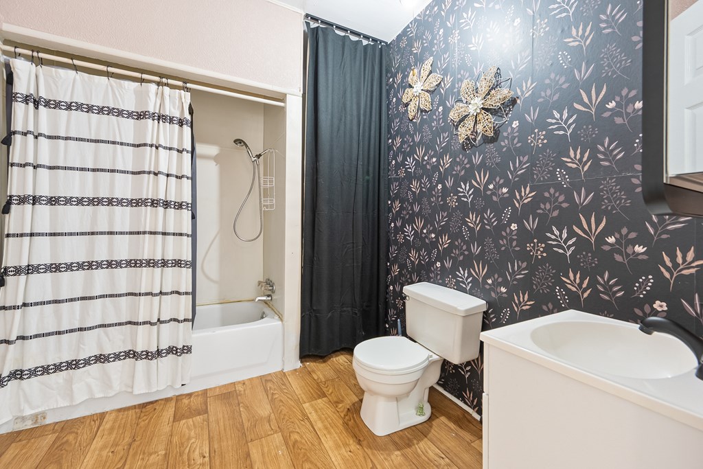 Wytheville, Virginia 24382, United States, 4 Bedrooms Bedrooms, ,2 BathroomsBathrooms,Residential,Active,170510