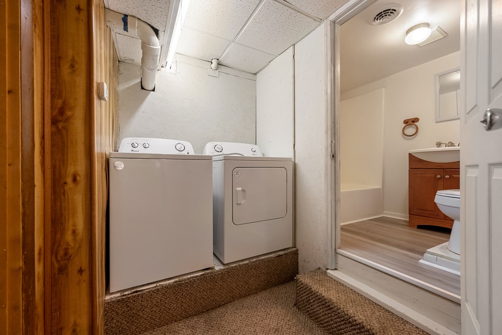 Wytheville, Virginia 24382, United States, 4 Bedrooms Bedrooms, ,2 BathroomsBathrooms,Residential,Active,170510