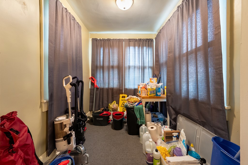 Wytheville, Virginia 24382, United States, 4 Bedrooms Bedrooms, ,2 BathroomsBathrooms,Residential,Active,170510