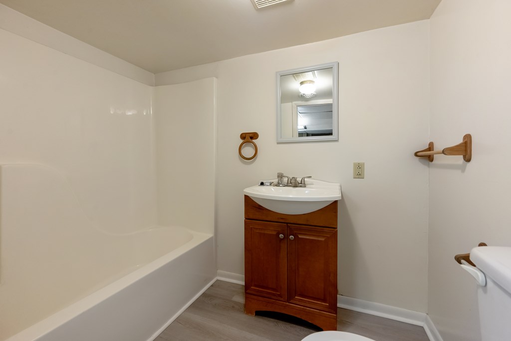 Wytheville, Virginia 24382, United States, 4 Bedrooms Bedrooms, ,2 BathroomsBathrooms,Residential,Active,170510