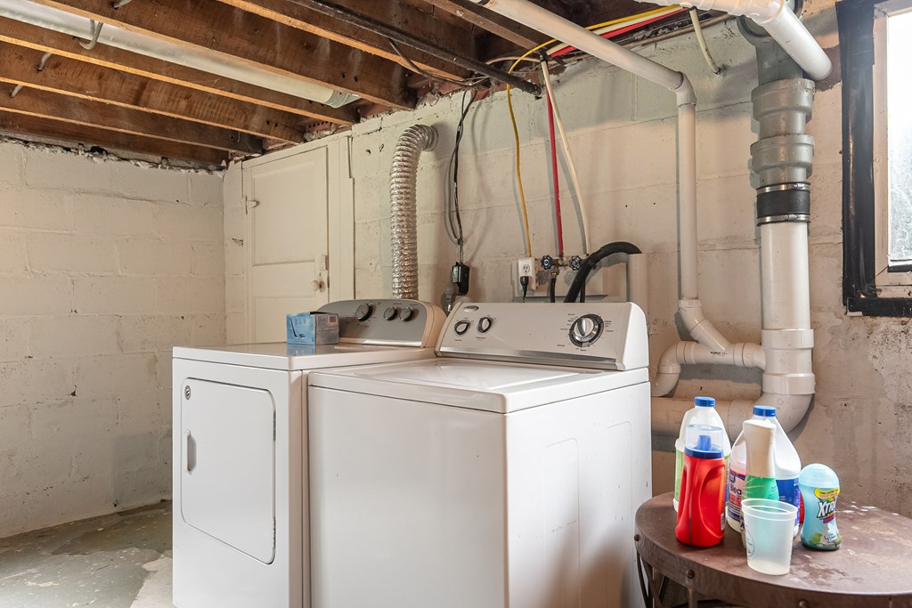 Wytheville, Virginia 24382, United States, 4 Bedrooms Bedrooms, ,2 BathroomsBathrooms,Residential,Active,170510