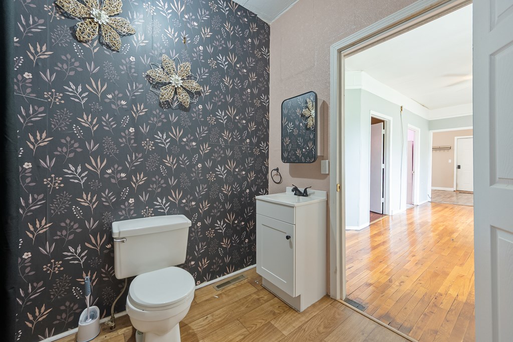 Wytheville, Virginia 24382, United States, 4 Bedrooms Bedrooms, ,2 BathroomsBathrooms,Residential,Active,170510