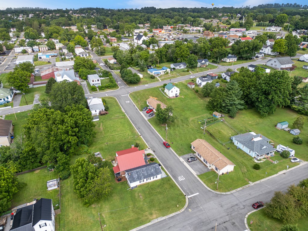 Wytheville, Virginia 24382, United States, 4 Bedrooms Bedrooms, ,2 BathroomsBathrooms,Residential,Active,170510