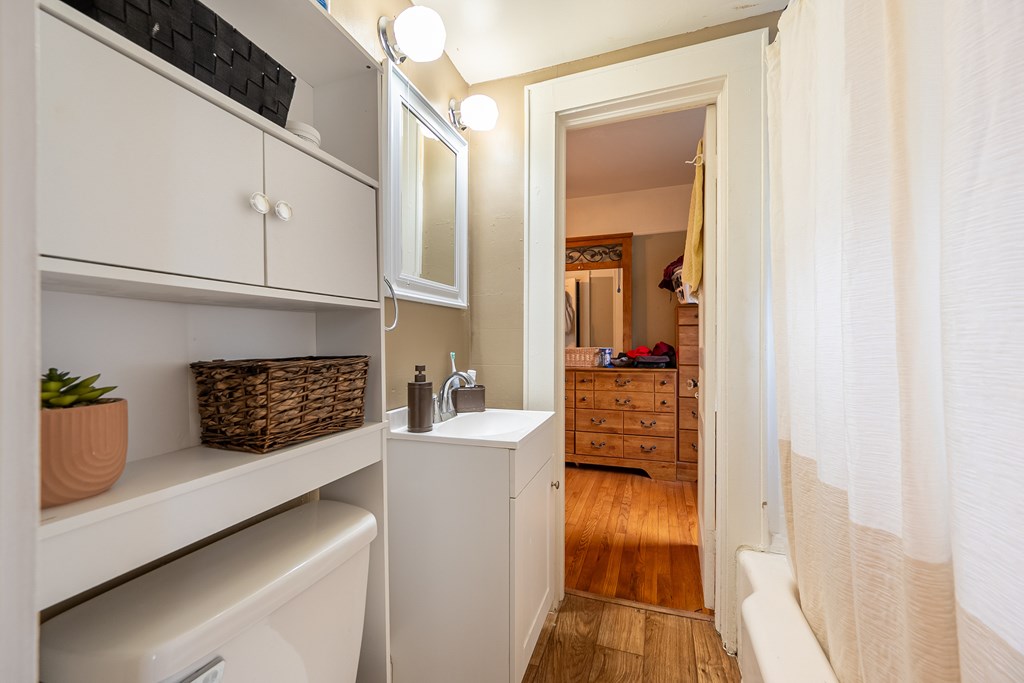 Wytheville, Virginia 24382, United States, 4 Bedrooms Bedrooms, ,2 BathroomsBathrooms,Residential,Active,170510