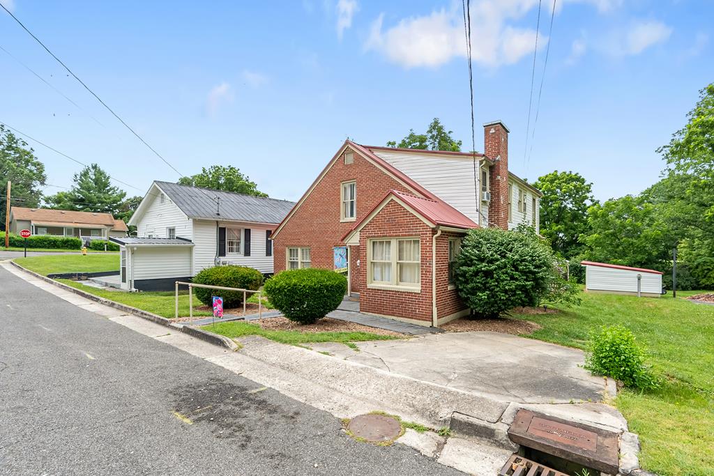 Wytheville, Virginia 24382, United States, 4 Bedrooms Bedrooms, ,2 BathroomsBathrooms,Residential,Active,170510