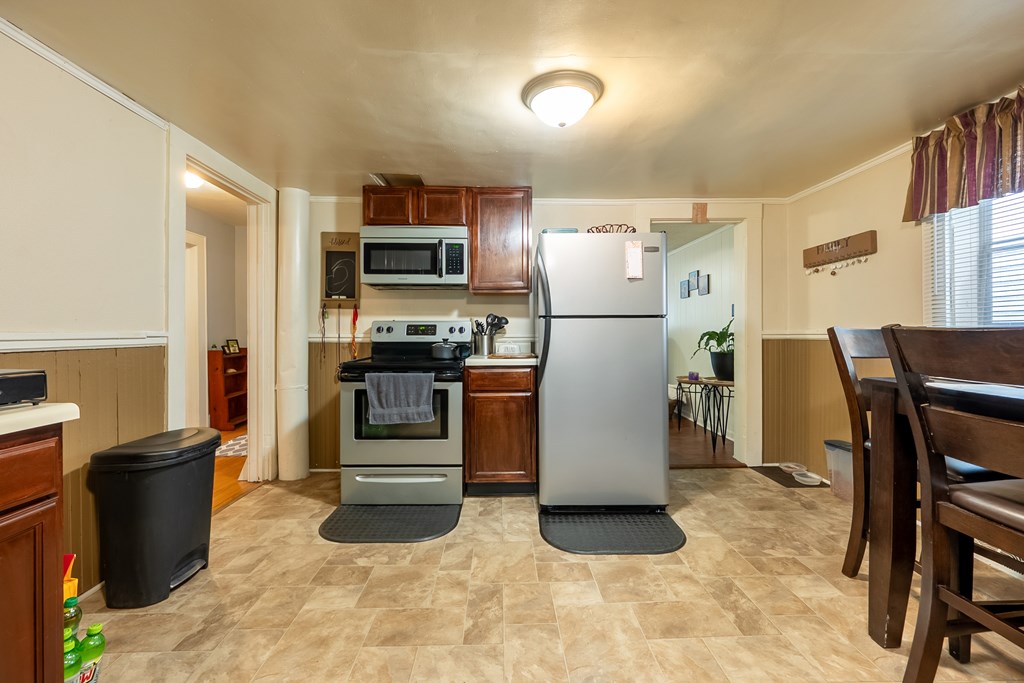 Wytheville, Virginia 24382, United States, 4 Bedrooms Bedrooms, ,2 BathroomsBathrooms,Residential,Active,170510