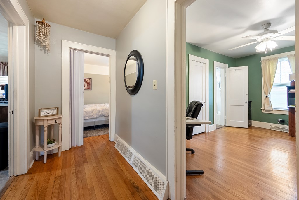 Wytheville, Virginia 24382, United States, 4 Bedrooms Bedrooms, ,2 BathroomsBathrooms,Residential,Active,170510