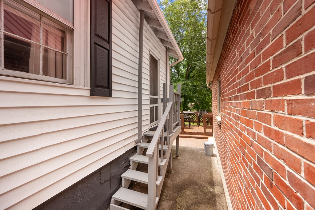 Wytheville, Virginia 24382, United States, 4 Bedrooms Bedrooms, ,2 BathroomsBathrooms,Residential,Active,170510