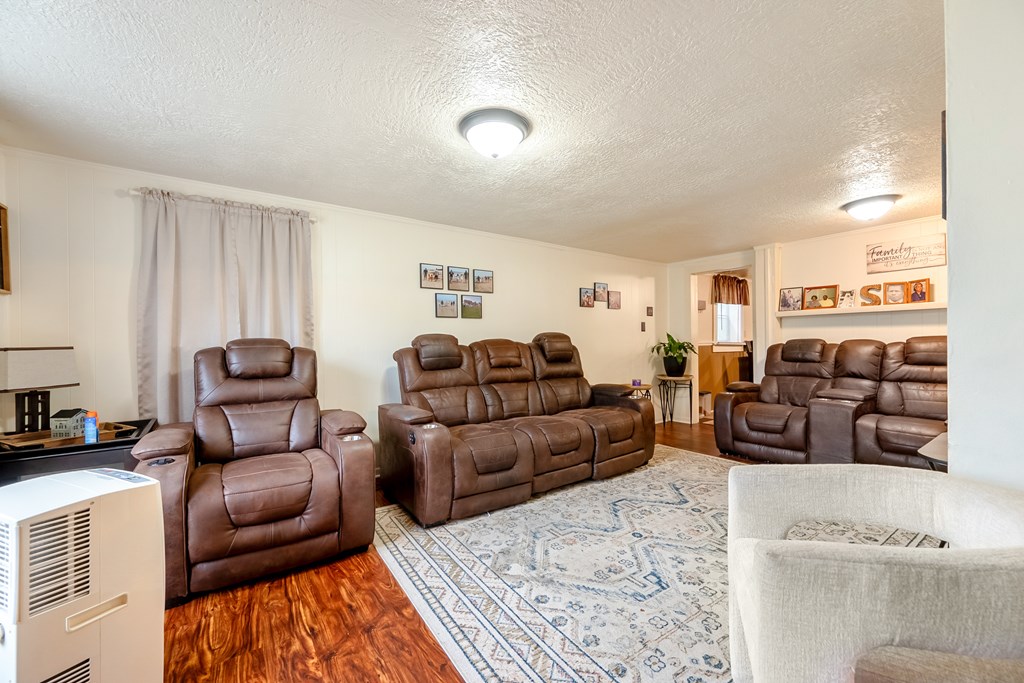 Wytheville, Virginia 24382, United States, 4 Bedrooms Bedrooms, ,2 BathroomsBathrooms,Residential,Active,170510