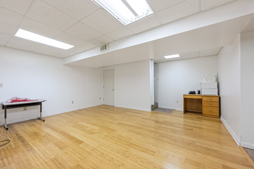 Wytheville, Virginia 24382, United States, 4 Bedrooms Bedrooms, ,2 BathroomsBathrooms,Residential,Active,170510