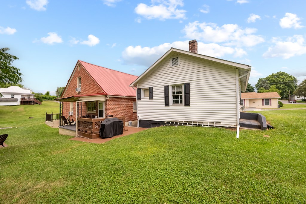 Wytheville, Virginia 24382, United States, 4 Bedrooms Bedrooms, ,2 BathroomsBathrooms,Residential,Active,170510