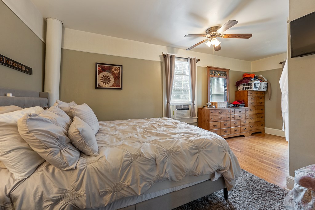 Wytheville, Virginia 24382, United States, 4 Bedrooms Bedrooms, ,2 BathroomsBathrooms,Residential,Active,170510