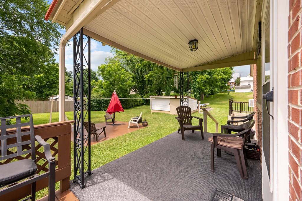 Wytheville, Virginia 24382, United States, 4 Bedrooms Bedrooms, ,2 BathroomsBathrooms,Residential,Active,170510