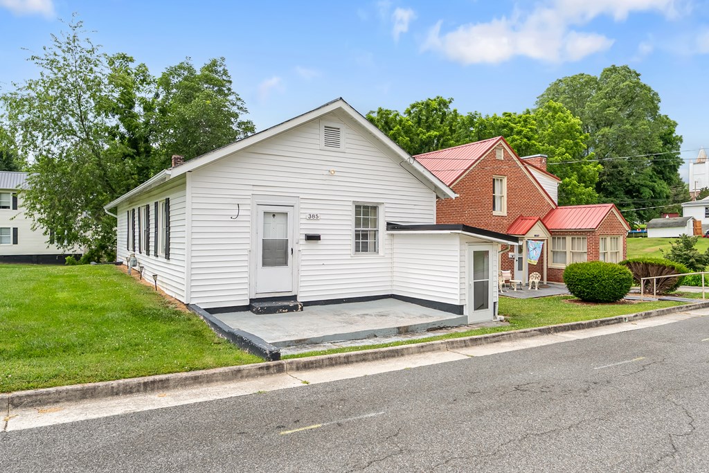 Wytheville, Virginia 24382, United States, 4 Bedrooms Bedrooms, ,2 BathroomsBathrooms,Residential,Active,170510