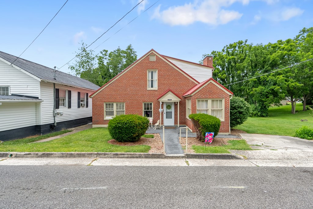 Wytheville, Virginia 24382, United States, 4 Bedrooms Bedrooms, ,2 BathroomsBathrooms,Residential,Active,170510