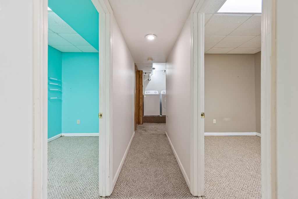 Wytheville, Virginia 24382, United States, 4 Bedrooms Bedrooms, ,2 BathroomsBathrooms,Residential,Active,170510