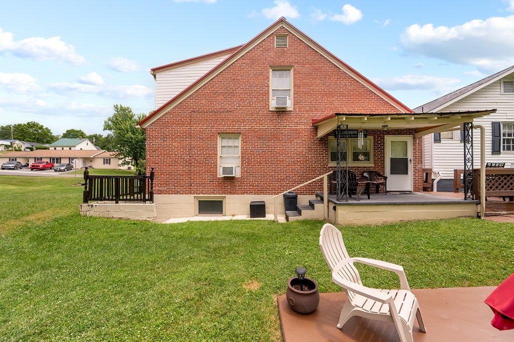 Wytheville, Virginia 24382, United States, 4 Bedrooms Bedrooms, ,2 BathroomsBathrooms,Residential,Active,170510