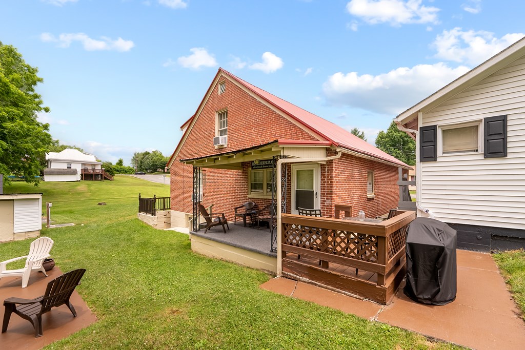 Wytheville, Virginia 24382, United States, 4 Bedrooms Bedrooms, ,2 BathroomsBathrooms,Residential,Active,170510