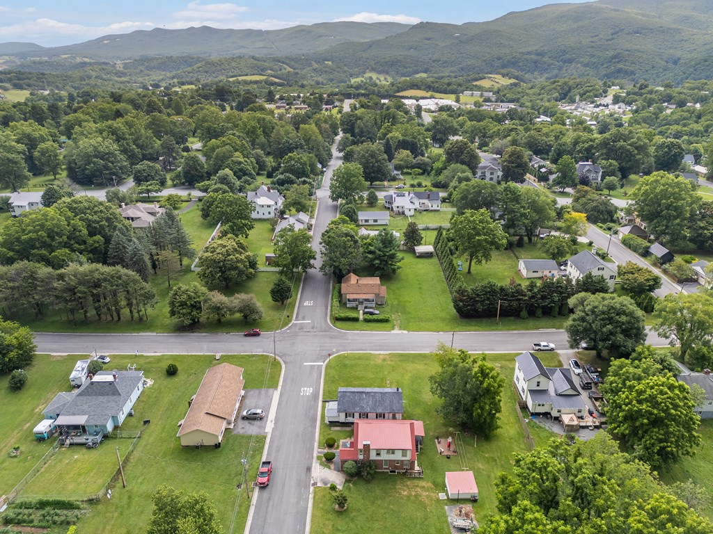 Wytheville, Virginia 24382, United States, 4 Bedrooms Bedrooms, ,2 BathroomsBathrooms,Residential,Active,170510