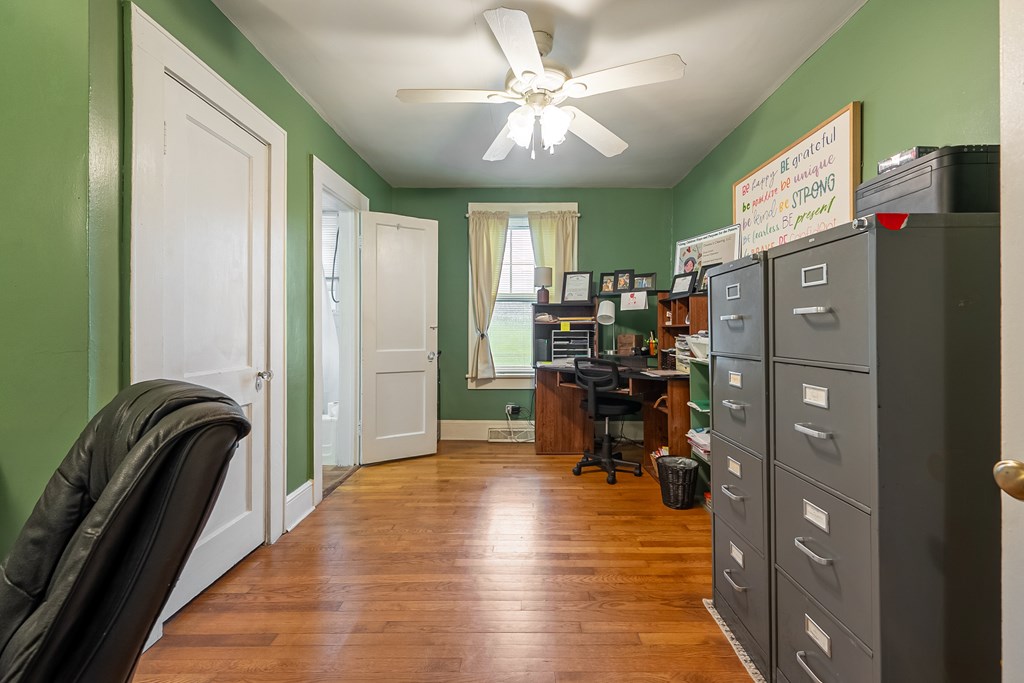 Wytheville, Virginia 24382, United States, 4 Bedrooms Bedrooms, ,2 BathroomsBathrooms,Residential,Active,170510