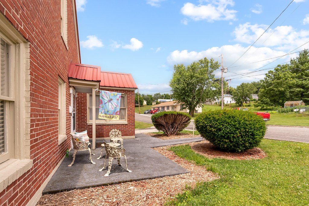 Wytheville, Virginia 24382, United States, 4 Bedrooms Bedrooms, ,2 BathroomsBathrooms,Residential,Active,170510