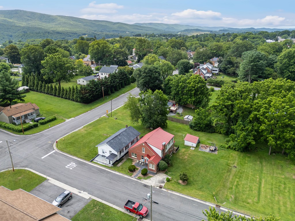 Wytheville, Virginia 24382, United States, 4 Bedrooms Bedrooms, ,2 BathroomsBathrooms,Residential,Active,170510