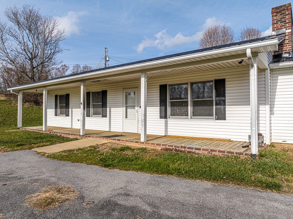 Photo of 23899 Walden Rd, Abingdon, VA 24210 (MLS # 104212)