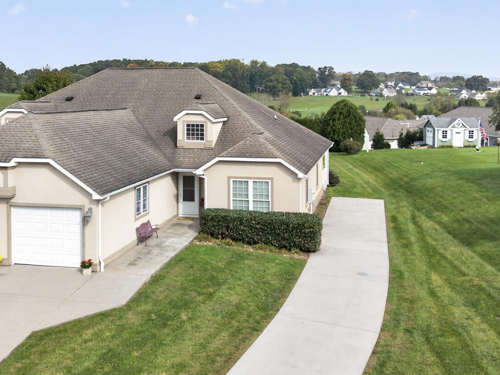 Photo of 18514 Keeneland Lane, Abingdon, VA 24211 (MLS # 112349)