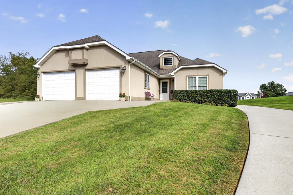 Photo of 18514 Keeneland Lane, Abingdon, VA 24211 (MLS # 112349)
