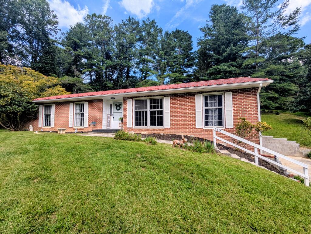 Photo of 633 Parkway Ln S LN, Floyd, VA 24091 (MLS # 111649)
