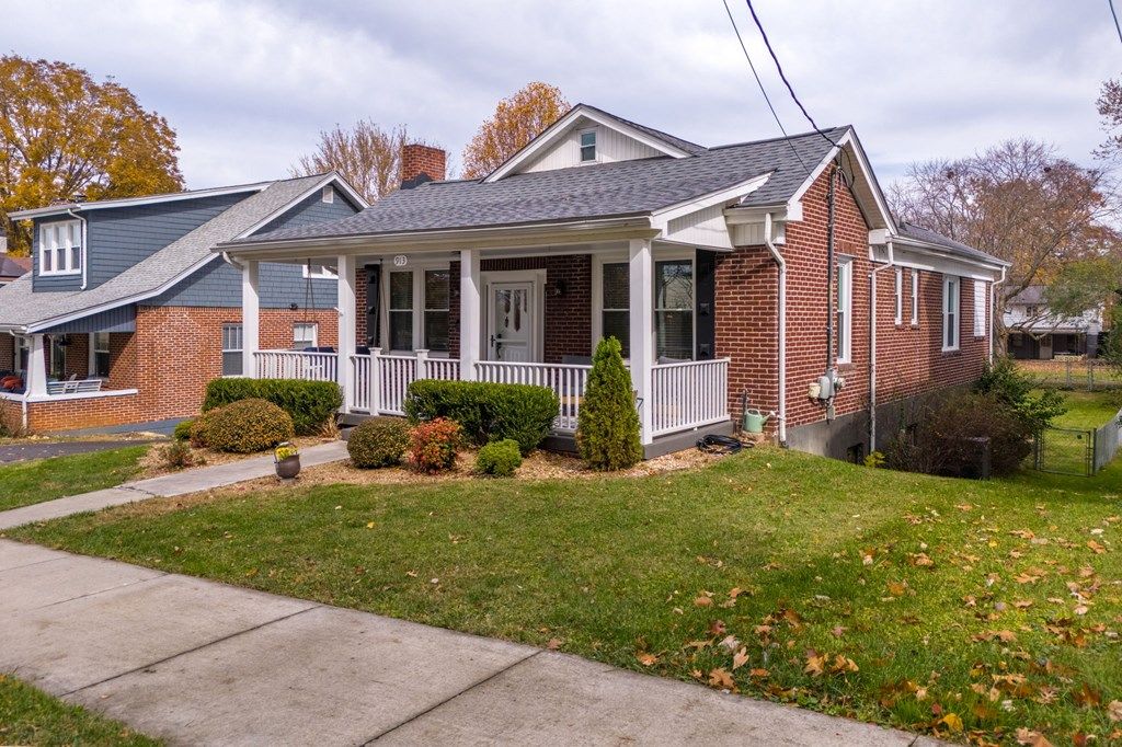 Photo of 913 Maryland Ave, Bristol, TN 37620 (MLS # 104367)