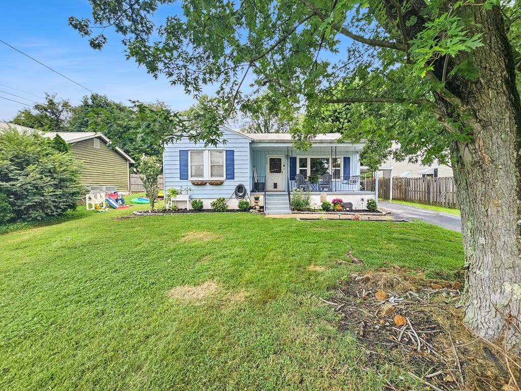 Photo of 2505 Osborne St, Bristol, VA 24201 (MLS # 111246)