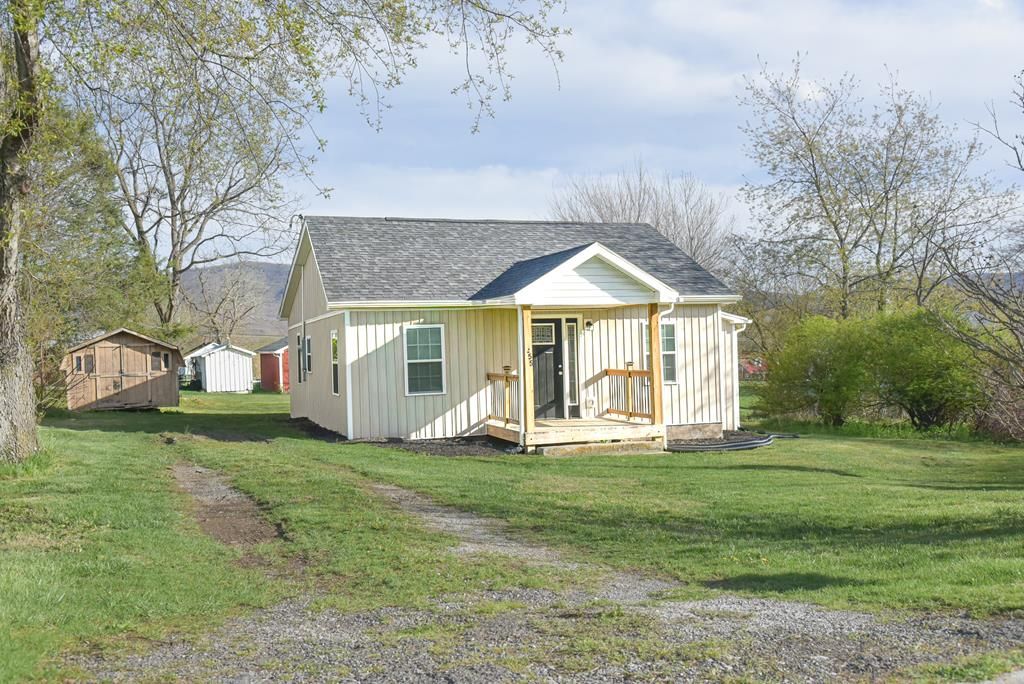 Photo of 1255 W Spiller St, Wytheville, VA 24382 (MLS # 109549)