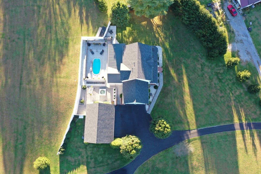 Photo of 220 220 Easy St, Cedar Bluff, VA 24609 (MLS # 103872)
