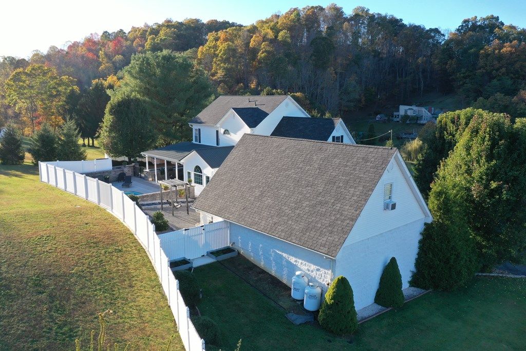 Photo of 220 220 Easy St, Cedar Bluff, VA 24609 (MLS # 103872)